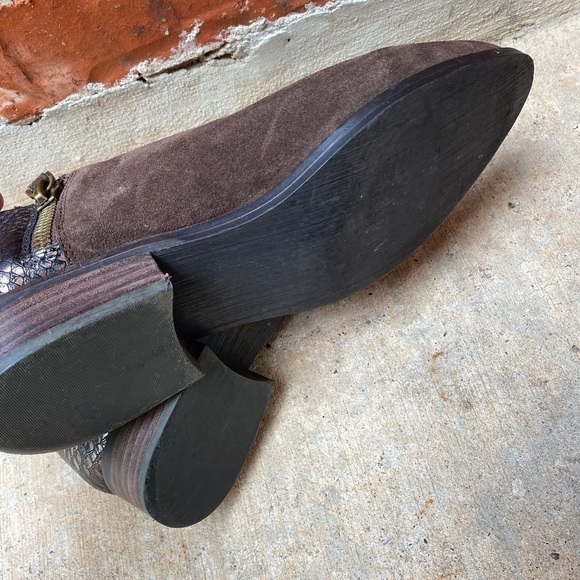 Very Volatile Womens 10 Brown Suede Pointed Toe Zip Reptile Heel Ankle Boots - Picture 6 of 8